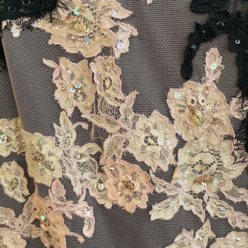 Mandalay lace evening dress - Picture 16 of 16